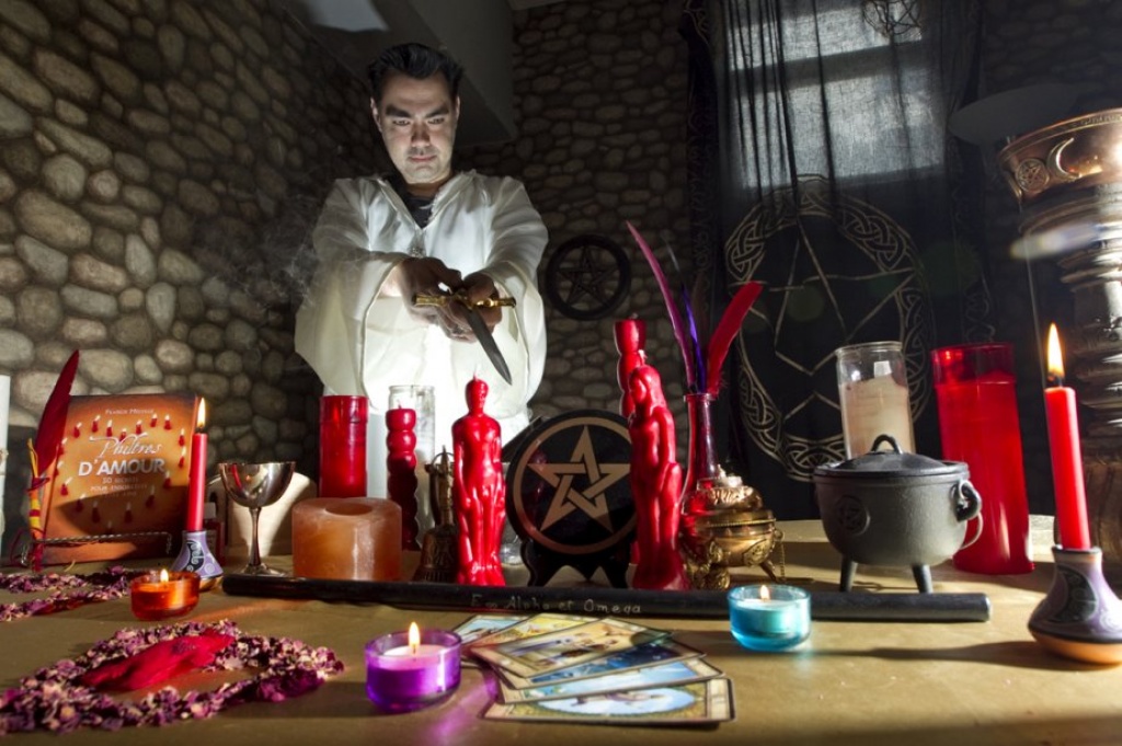 +33 7 45 45 14 45 Le plus grand marabout compétent et spirituel baba Okoro 