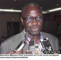 FORUM SOCIAL AFRICAIN EN OCTOBRE 2014 Le secrétariat installe ses commissions FORUM SOCIAL AFRICAIN EN OCTOBRE 2014 Le secrétariat installe ses commissions