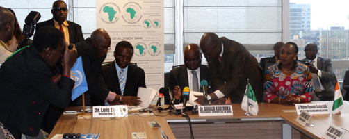 La BAD et l’OMS signent un protocole d’accord de 60 millions de dollars pour lutter contre l’épidémie d’Ebola en Afrique de l’Ouest