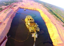 ENJEUX ET DEFIS DE LA GOUVERNANCE FONCIERE, ACCAPAREMENT DES TERRES ET DELOCALISATION DE VILLAGES… CES BOMBES A RETARDEMENT QUE LA CNRF DOIT DESAMORCER ENJEUX ET DEFIS DE LA GOUVERNANCE FONCIERE, ACCAPAREMENT DES TERRES ET DELOCALISATION DE VILLAGES… CES BOMBES A RETARDEMENT QUE LA CNRF DOIT DESAMORCER