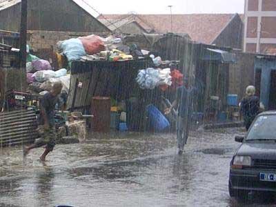 INONDATIONS APRES CHAQUE PLUIE A DAKAR L’ONAS INDEXE LES MAIRIES ET LE COMPORTEMENT DES CITOYENS